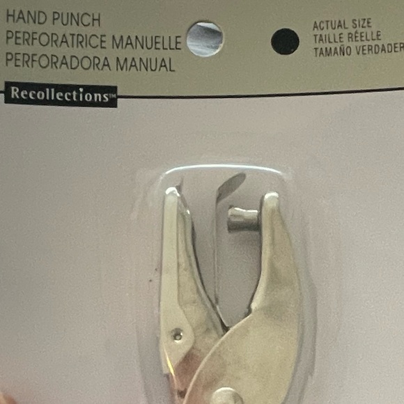 NWOT Manual Hole punch STILL in Package. Never used - Picture 4 of 4